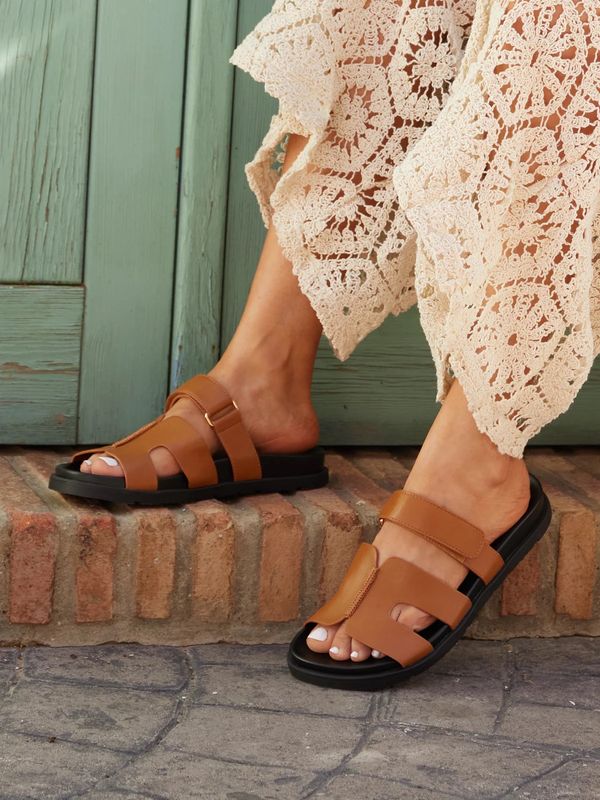 TANYA TROPICAL