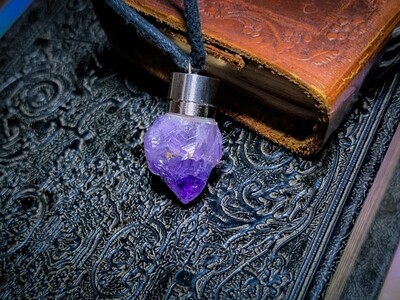 Simple Amethyst with an intriguing blue glow