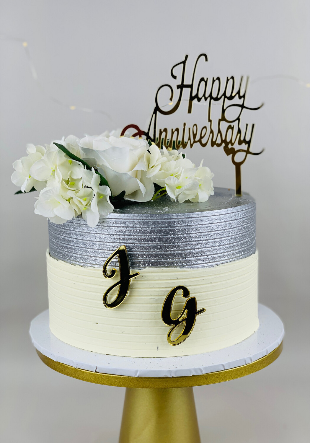 LUXURY ANNIVERSARY CAKE