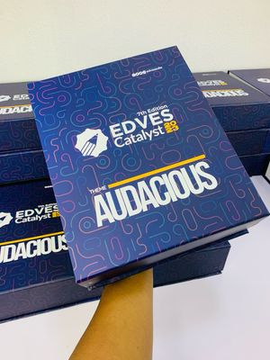 MAGNETIC FLIP GIFT BOX