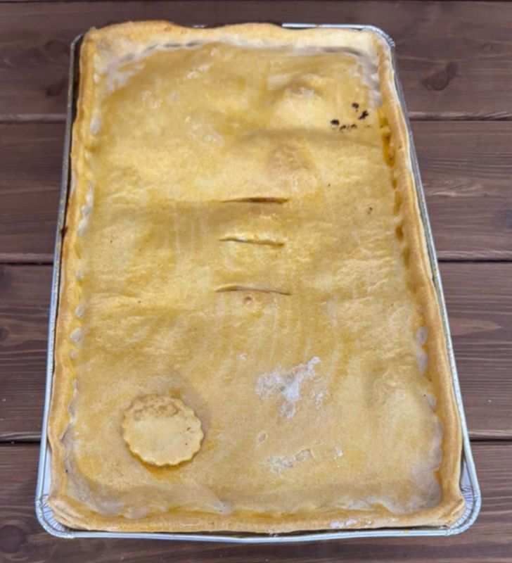 Large Steak &amp; Ale Pie