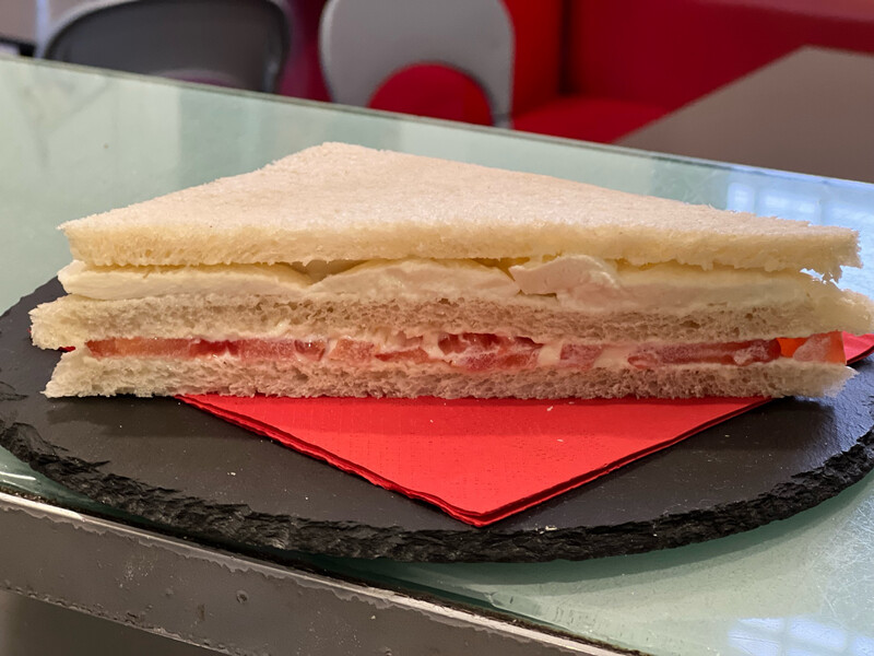 Tramezzino con Pomodoro Mozzarella e Maionese