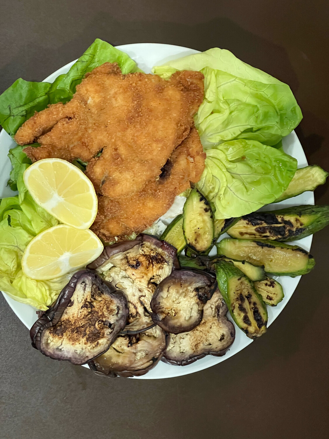 Cotoletta di Pollo con Zucchine e Melanzane Grigliate