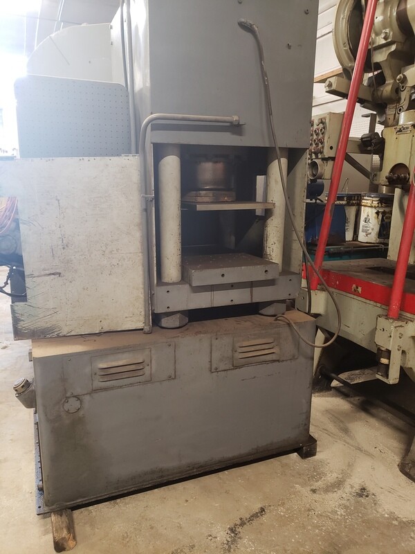 300 Ton Capacity Physical Testing Machine For Sale