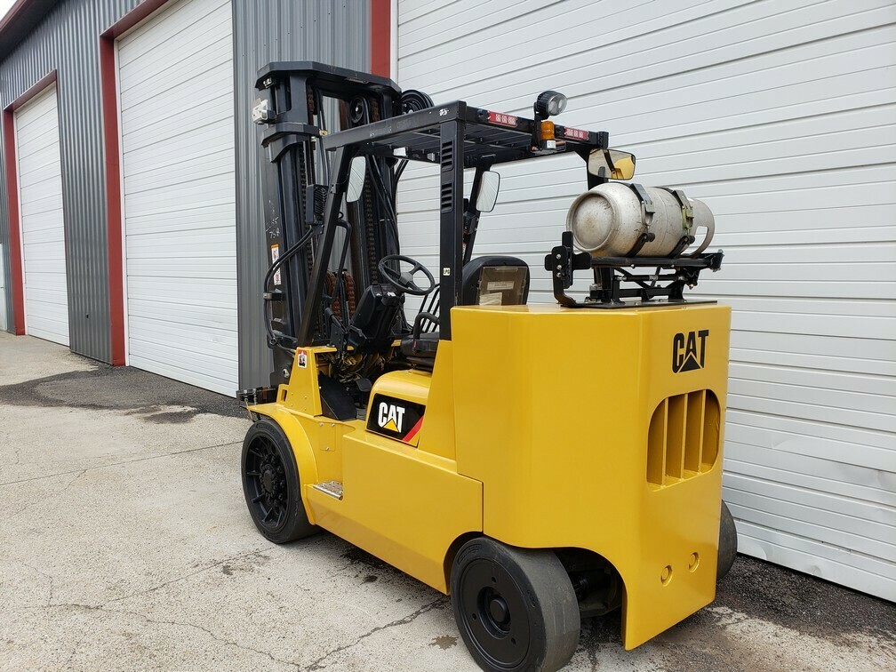 15,500 lbs Capacity Cat Forklift Box Car Special - Model GC70KS - For Sale