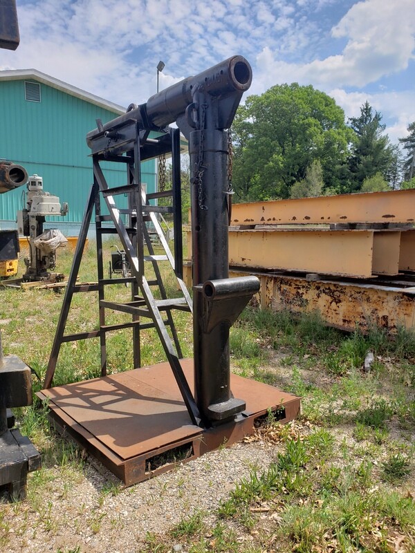 30,000 lbs Cat T300 Boom and Stand