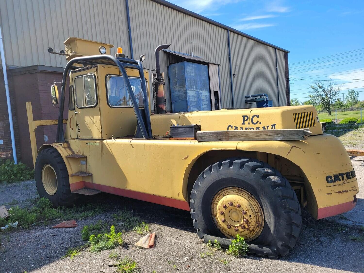 60,000 lb Cat Air Tire Forklift For Sale