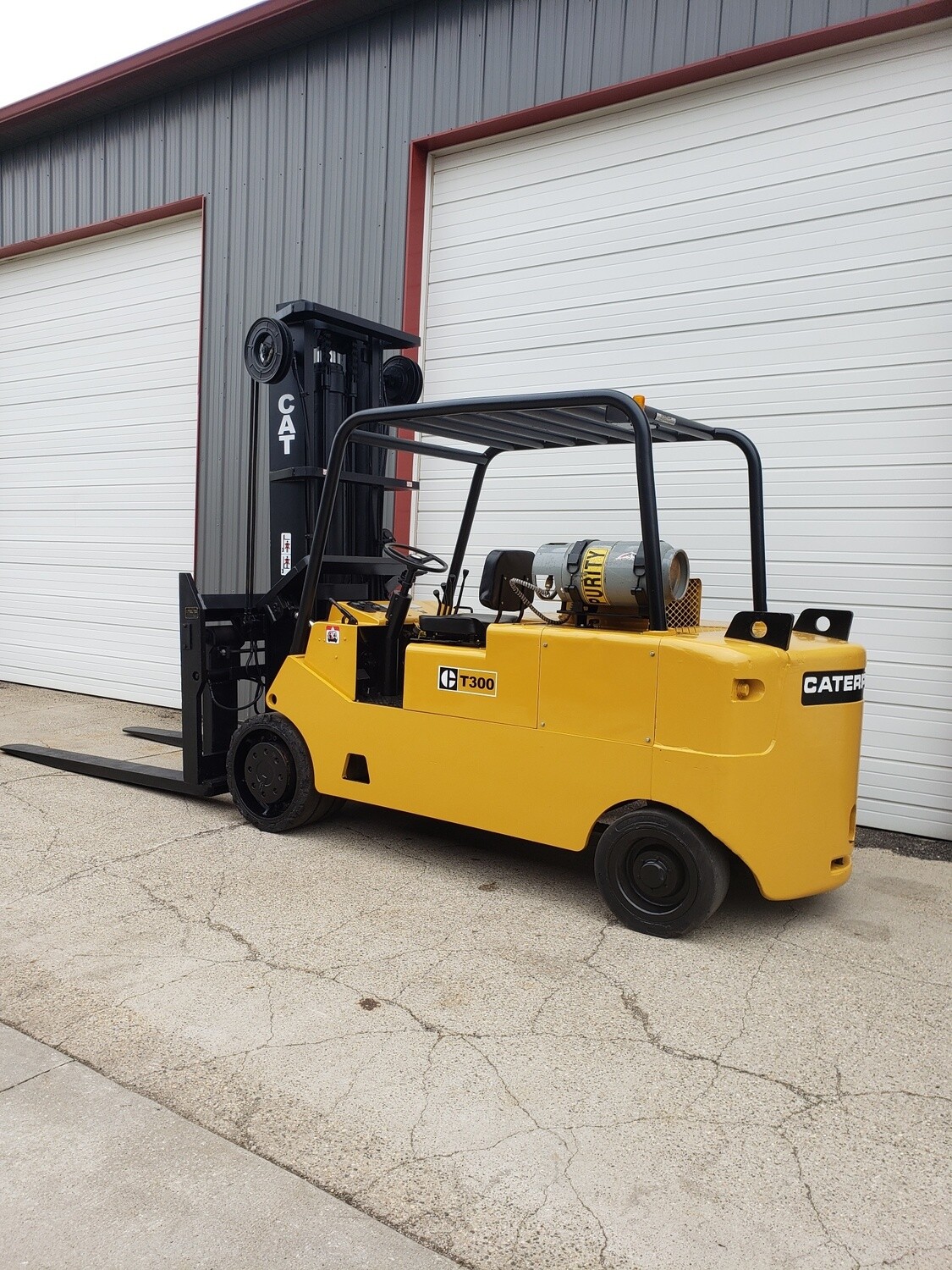 30,000 lb Cat T300 Forklift For Sale