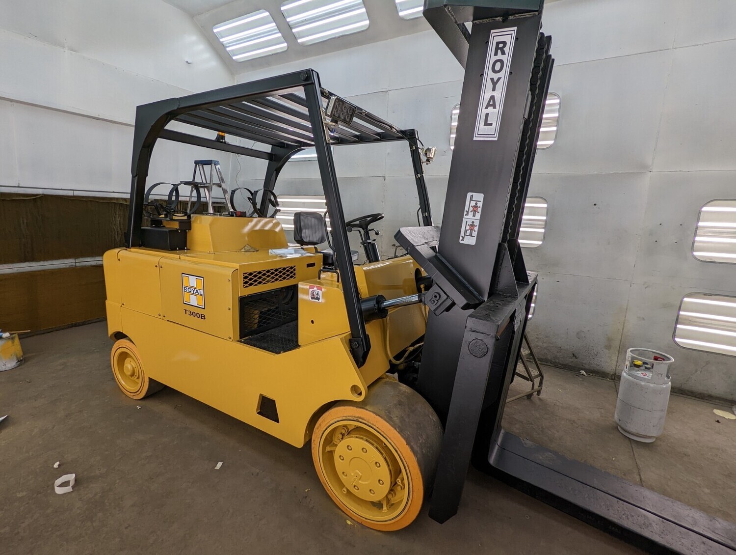 30,000 lb Royal T300B Forklift For Sale