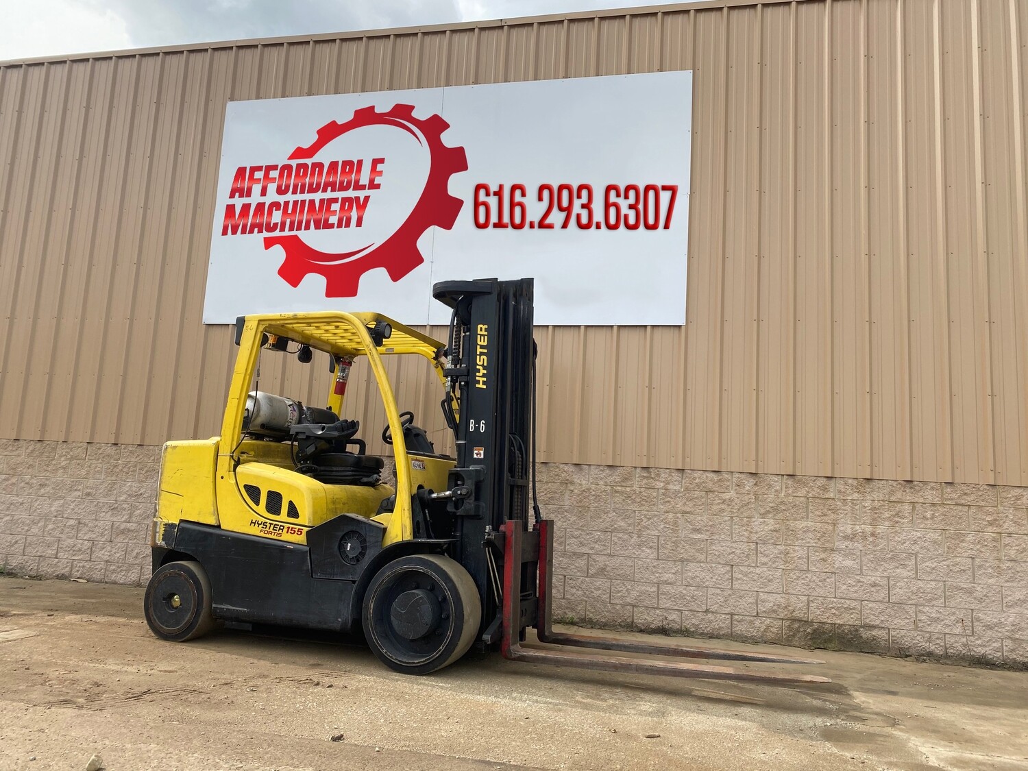 15,500 lb Hyster Solid Tire Forklift For Sale