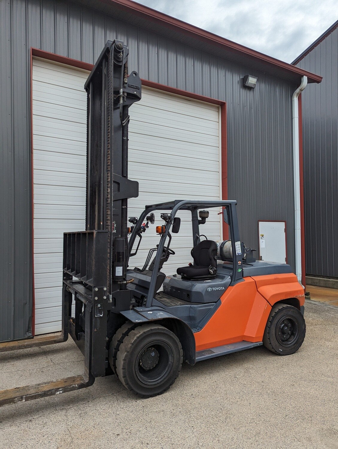 17,500 lb Toyota Air Tire Forklift For Sale