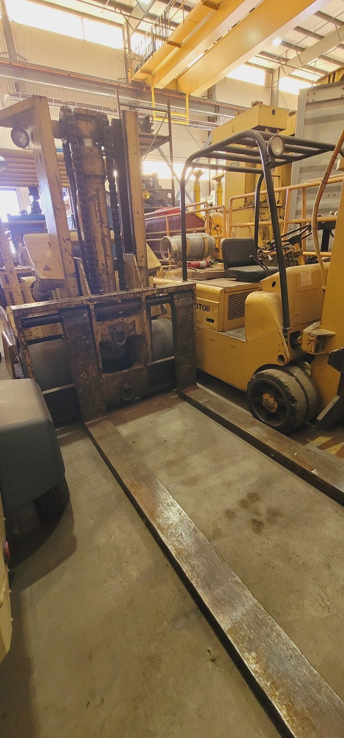 30,000 lb Cat T300 Forklift For Sale