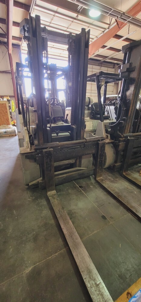 15,500 lb Caterpillar Forklift (Two Available) For Sale