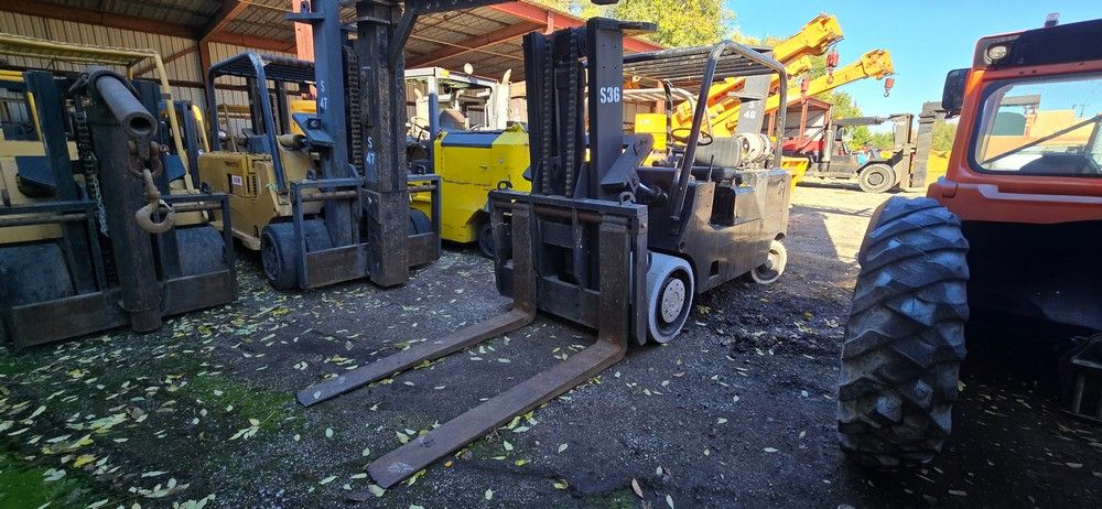 30,000 lb Cat T300 Forklift For Sale