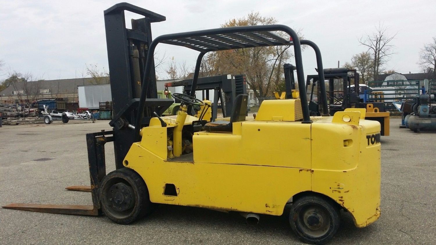 25,000lb. Capacity Cat/Towmotor Forklift For Sale