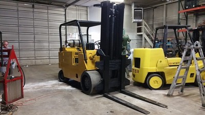 20,000lb CAT/Towmotor Forklift For Sale 10 Ton