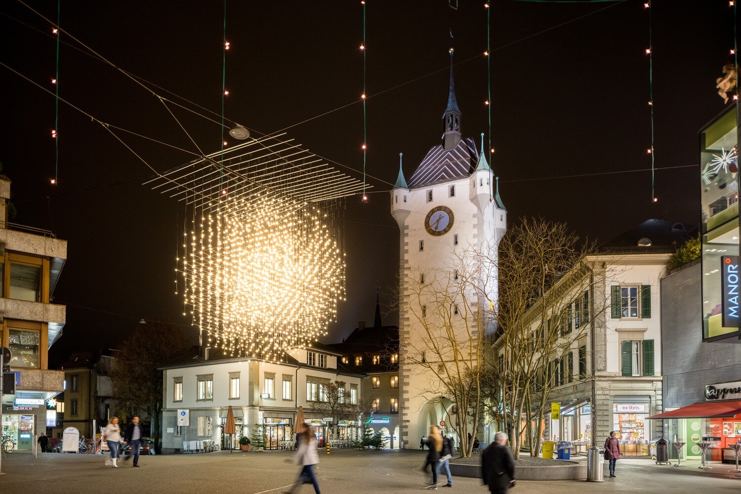 Weihnachtsbeleuchtung Stadt Baden mit Stadtturm