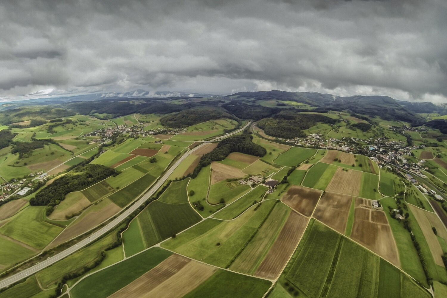 Luftaufnahme mit Zeihen, Effingen und Autobahn A3