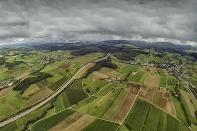 Luftaufnahme mit Zeihen, Effingen und Autobahn A3