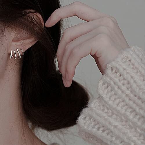 Claw earrings