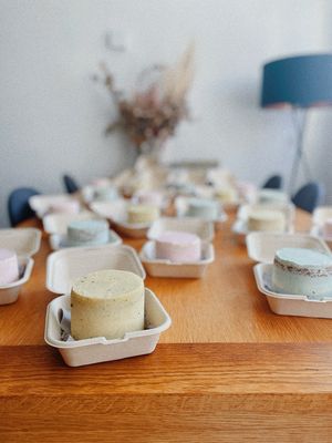 Vegan pistachio raspberry mini cake Vegan pistachio raspberry mini cake
