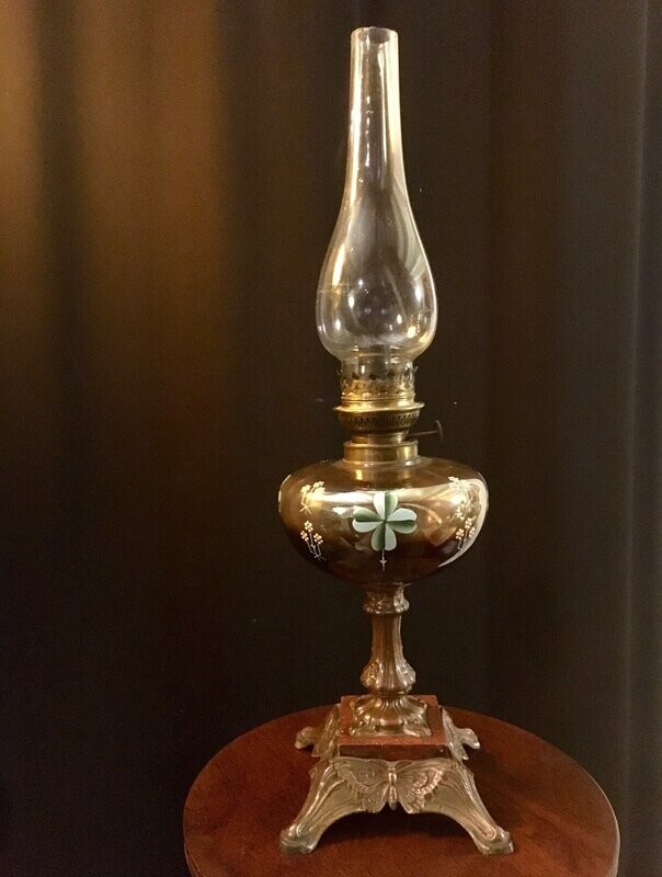 Lampe à pétrole en verre émaillé 1900 Art nouveau