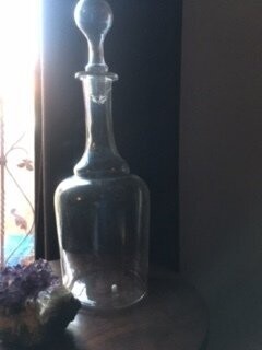 Ancienne carafe en verre soufflé et son bouchon d'origine