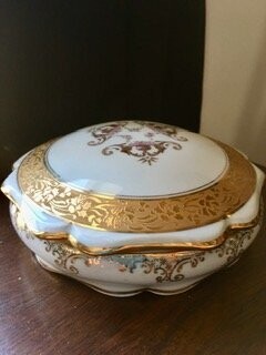 Bonbonnière en porcelaine de Limoges rehaussée main grande taille