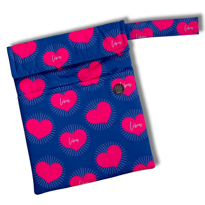 FUNDA PARA LIBROS ECO | CORAZONES Y LIBROS l ANTIFLUIDO/ACOLCHADA