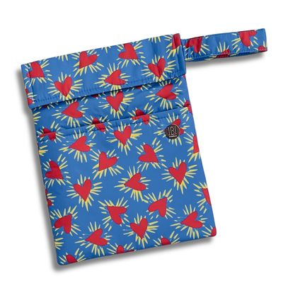 FUNDA PARA LIBROS ECO | CORAZONES ROJOS l ANTIFLUIDO/ACOLCHADA