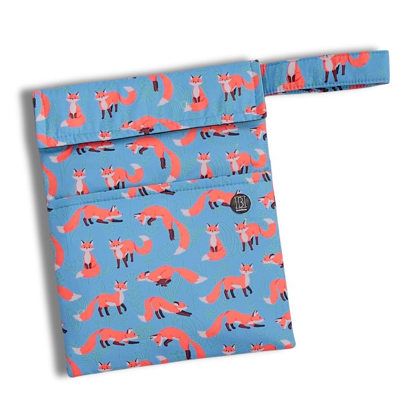 FUNDA PARA LIBROS ECO l ZORRITOS CON FONDO AZUL l ANTIFLUIDO/ACOLCHADO