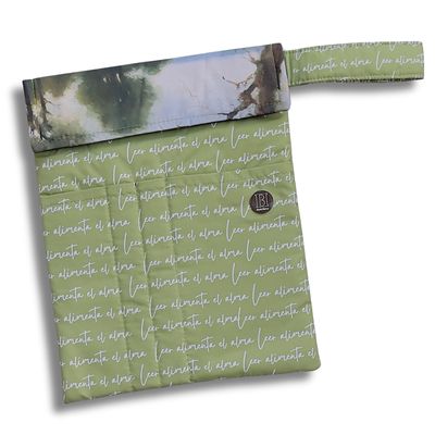 FUNDA PARA LIBROS ECO l LEYENDO PARA RECARGARl ANTIFLUIDO/ACOLCHADO