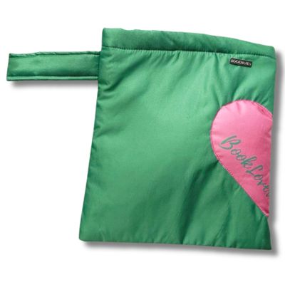 FUNDA PARA LIBROS ECO CORAZÓN ACOLCHADO| VERDE BOOKLOVER ROSADO| ANTIFLUIDO