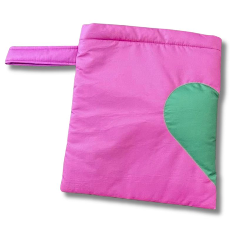 FUNDA PARA LIBROS ECO CORAZÓN ACOLCHADO| ROSADO BOOKLOVER VERDE| ANTIFLUIDO