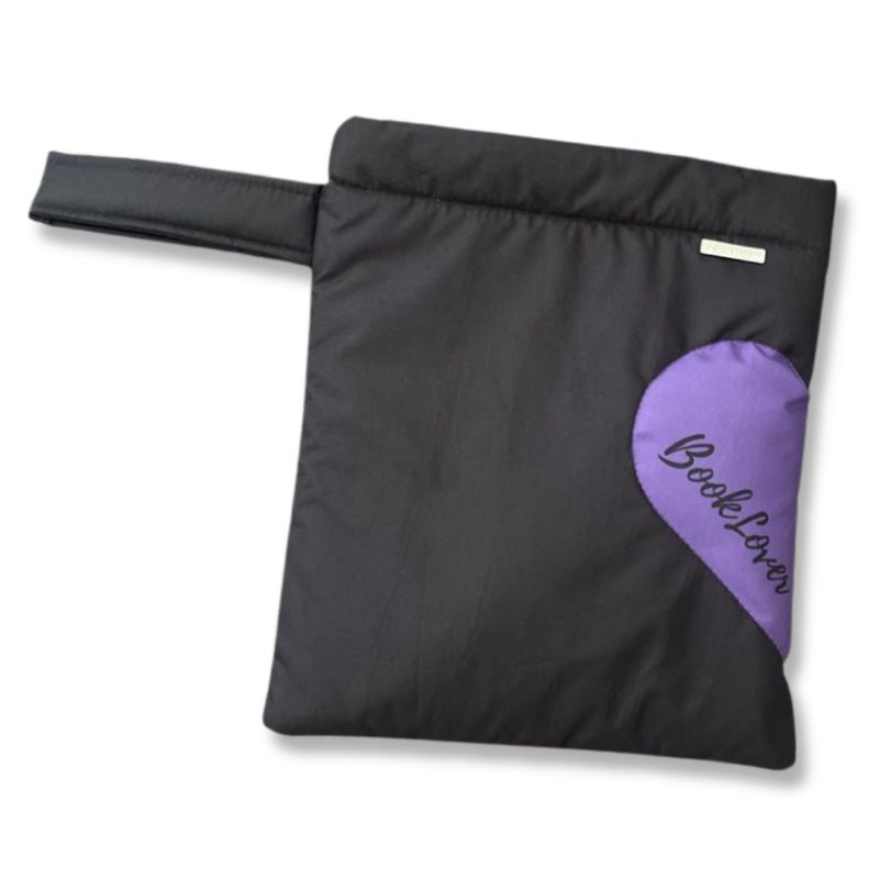 FUNDA PARA LIBROS ECO CORAZÓN ACOLCHADO| LILA BOOKLOVER ANTIFLUIDO