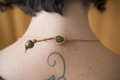Collier plastron simili cuir