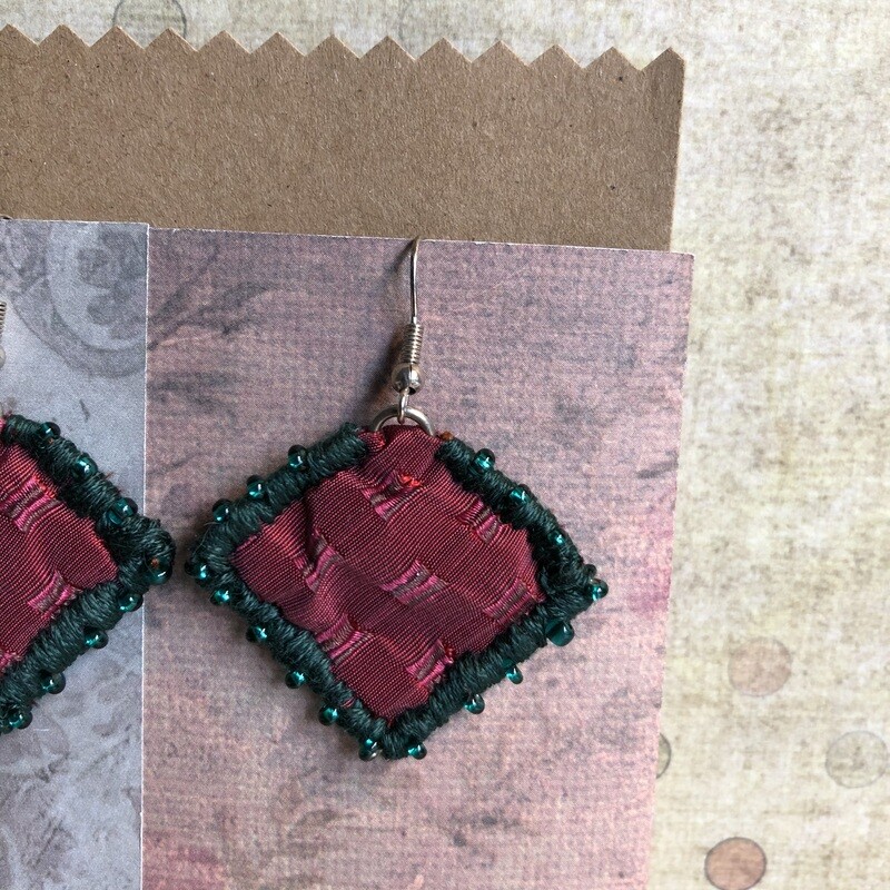 Boucles d'oreilles rouges vertes