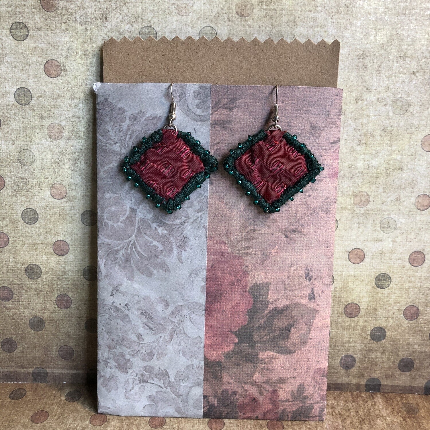 Boucles d'oreilles rouges vertes