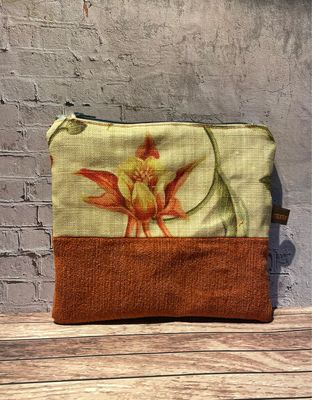 Trousse orangée