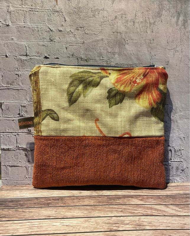 Trousse orangée