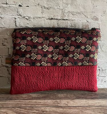 Trousse précieuse bordeaux rouge