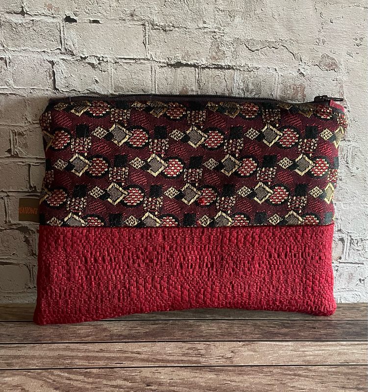 Trousse précieuse bordeaux rouge