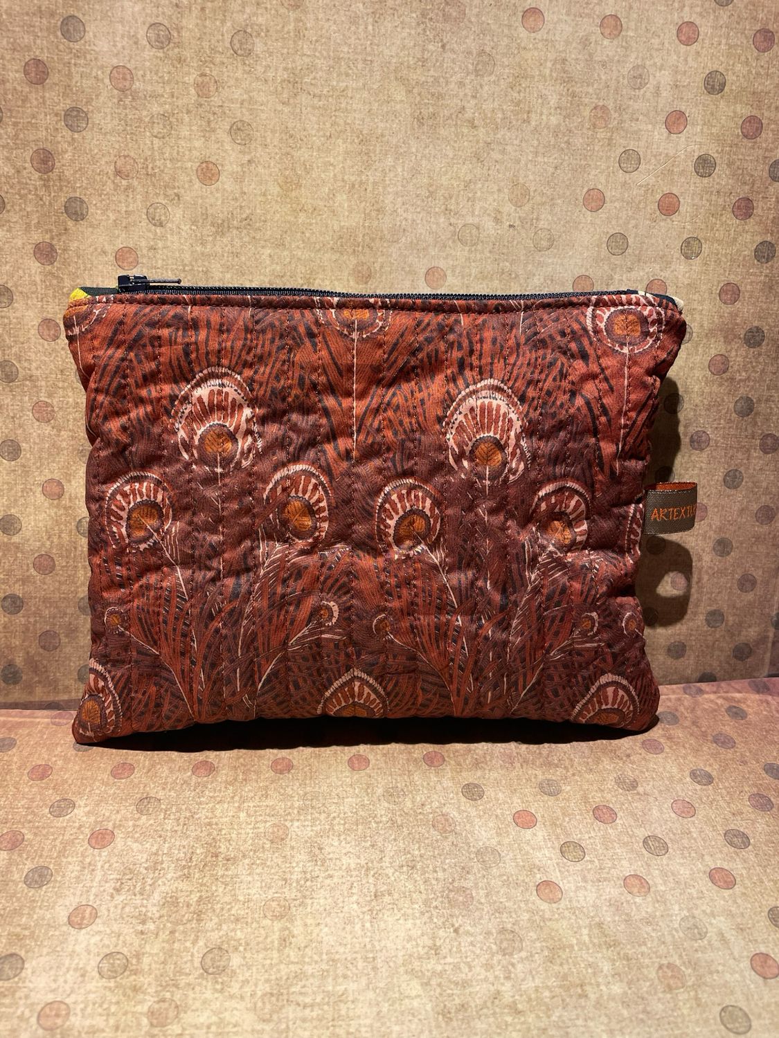 Pochette matelassée « plumes de paons »