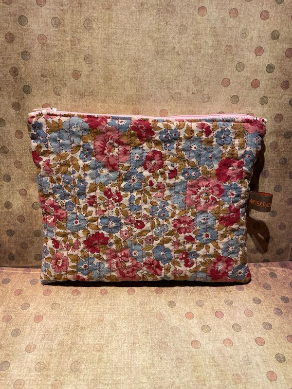 Pochette matelassée liberty rose