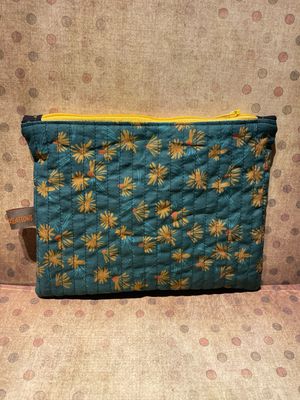 Pochette matelassée « fleurettes ocres »