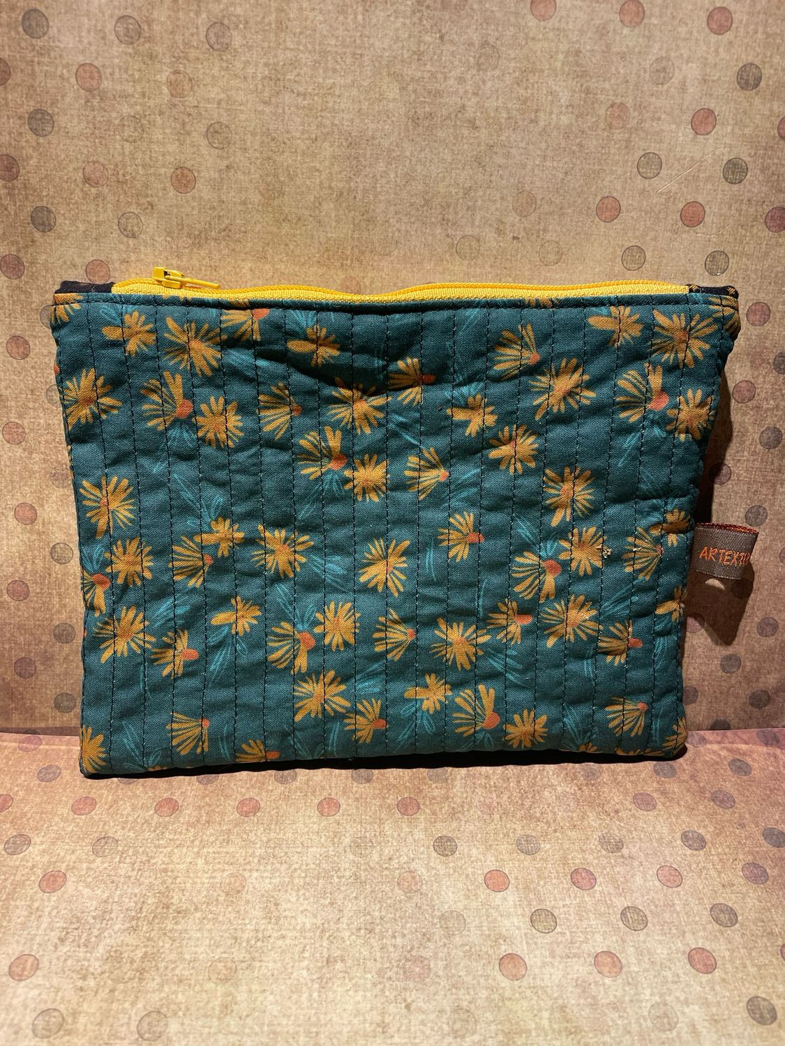 Pochette matelassée « fleurettes ocres »