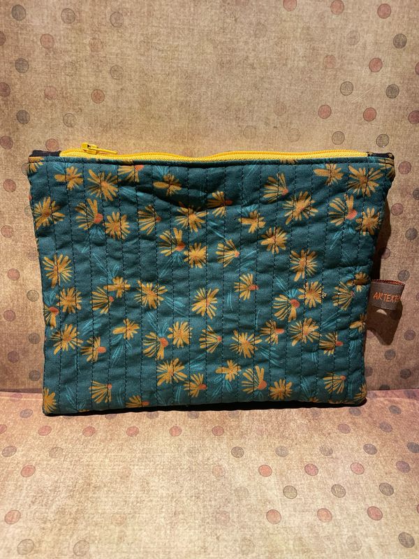 Pochette matelassée « fleurettes ocres »