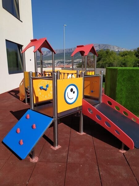 Jeu Multi tours Tous Petits  en Acier Inoxydable et PEHD -  Aire de Jeux conforme EN1176
