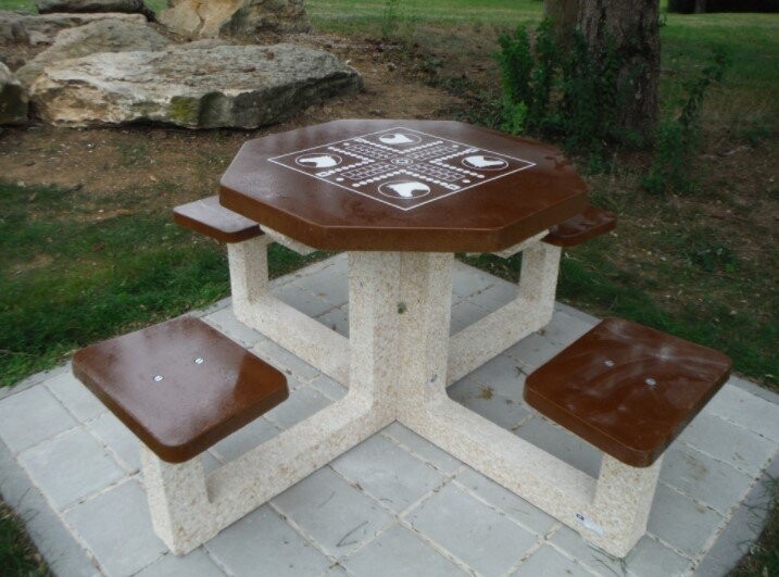 Table de jeu en béton - Jeu de dames, Echecs, Petits chevaux