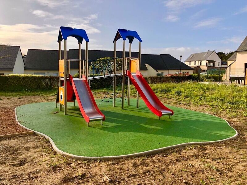 Jeu Multi tours avec balançoires Acier Inoxydable -  Aire de Jeux conforme EN1176